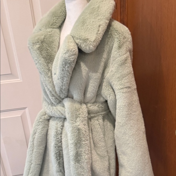 Women's Plush Mint Green Coat - Picture 8 of 9